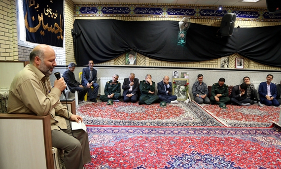 دیدار مسئولان ارشد اجرایی و نظامی همدان با خانواده شهید تازه تفحص شده+تصاویر