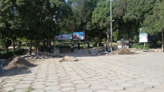 مراحل آماده سازی محل تدفین شهدای گمنام در پارک مردم همدان+تصاویر
