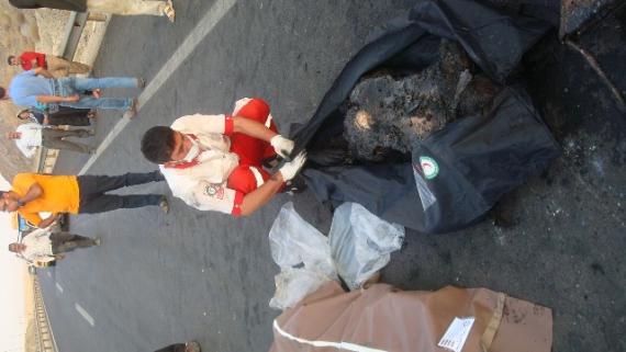 رهاسازی سرنشینان خودرو دچارحریق شده+ تصاویر