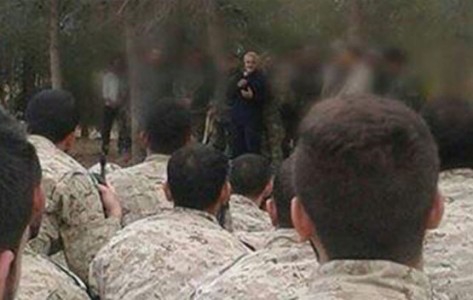 حاج قاسم سلیمانی در حال آموزش نظامی به افسران ایرانی و حزب‌الله در سوریه+تصاویر