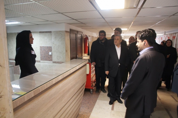 بازدید استاندار همدان از درمانگاه شبانه روزی نور همدان+تصاویر
