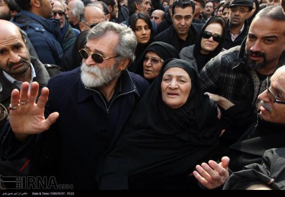 مادر حسن جوهرچی، در مراسم تشییع فرزندش