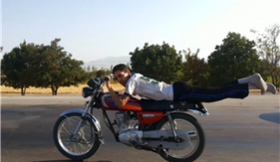 فیلم/ موتورسواری عجیب در اتوبان زنجان-قزوین!+دانلود