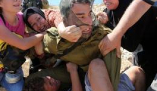فیلم/وقتی نظامی اسرائیلی هوس کتک می کند!+دانلود