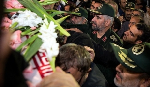 همرزمان در مراسم استقبال از پیکر سرلشگر شهید همدانی+عکس