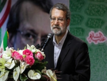ملت ایران در مقابل همه گردن‌کلفتان ایستادگی می‌کند