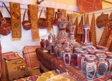 نمایشگاه صنایع دستی و سوغات در تمام شهرستان‌های همدان برپا مي‌شود