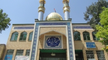 کودکان همدانی در مساجد پرورش می یابند