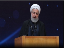 بانوان بدپوشش در سخنرانی رسمی روحانی چه می‌کنند؟