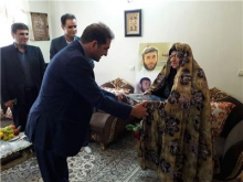 مدیرکل ورزش و جوانان با خانواده 5 شهید استان همدان در راستای اجرای " طرح سپاس "دیدار کردند 